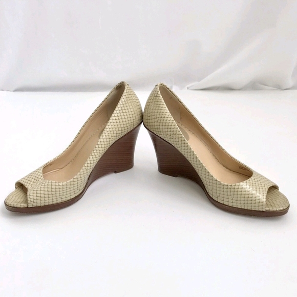 Cole Haan Beige Snake Skin Pattern Peep Toe Wedge Sandal Shoes Size 7B - Picture 4 of 12